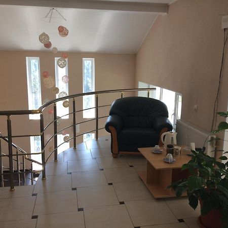 Hotel Paulina Falesti Bagian luar foto