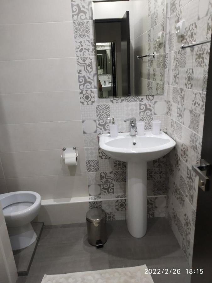 Hotel Paulina Falesti Bagian luar foto