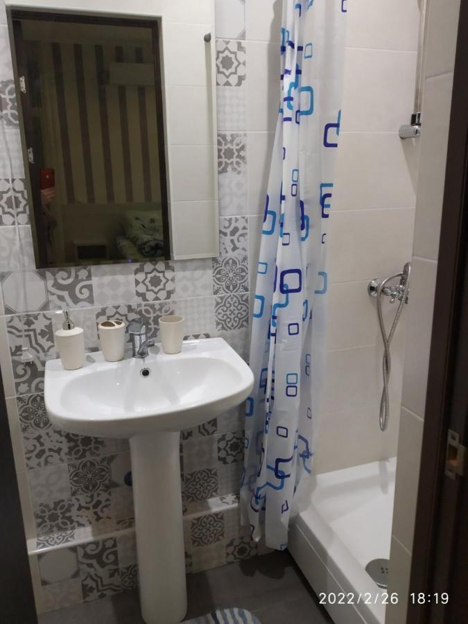 Hotel Paulina Falesti Bagian luar foto