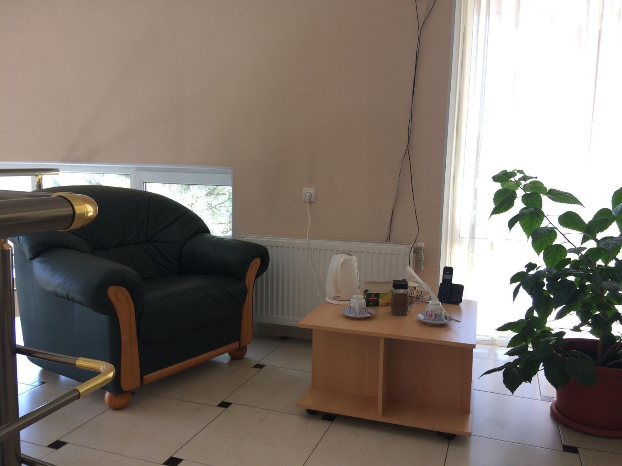 Hotel Paulina Falesti Bagian luar foto