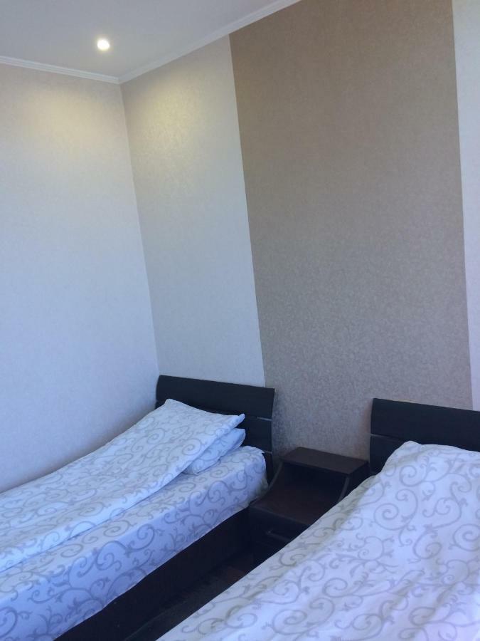 Hotel Paulina Falesti Bagian luar foto