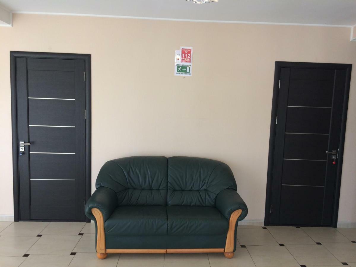 Hotel Paulina Falesti Bagian luar foto