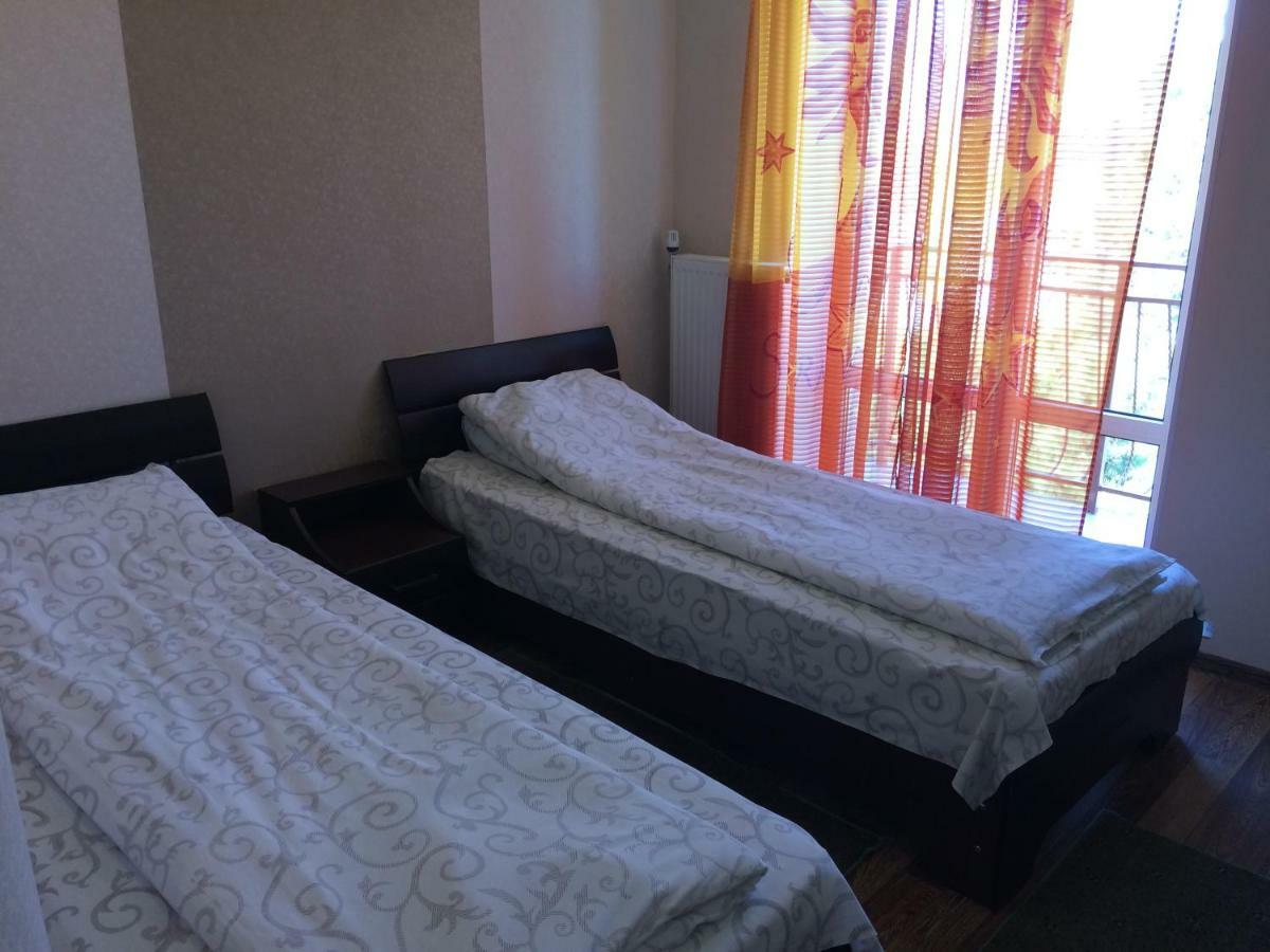 Hotel Paulina Falesti Bagian luar foto