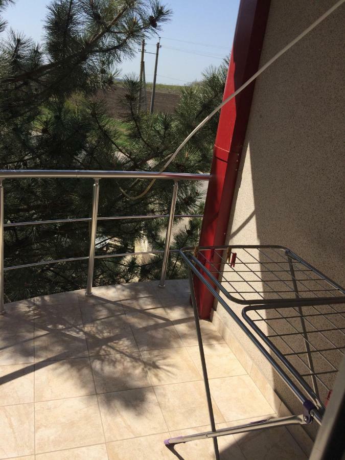Hotel Paulina Falesti Bagian luar foto