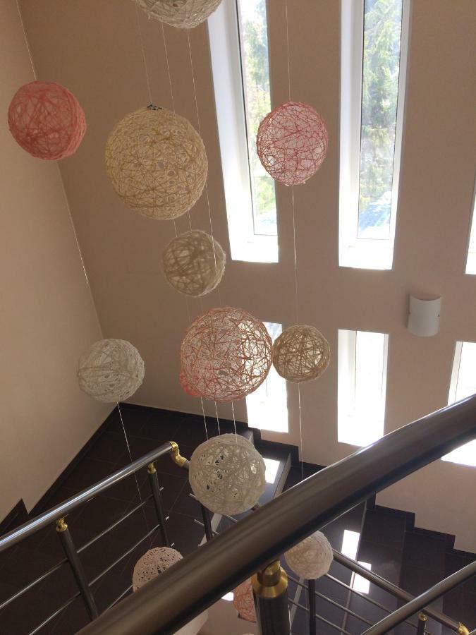 Hotel Paulina Falesti Bagian luar foto